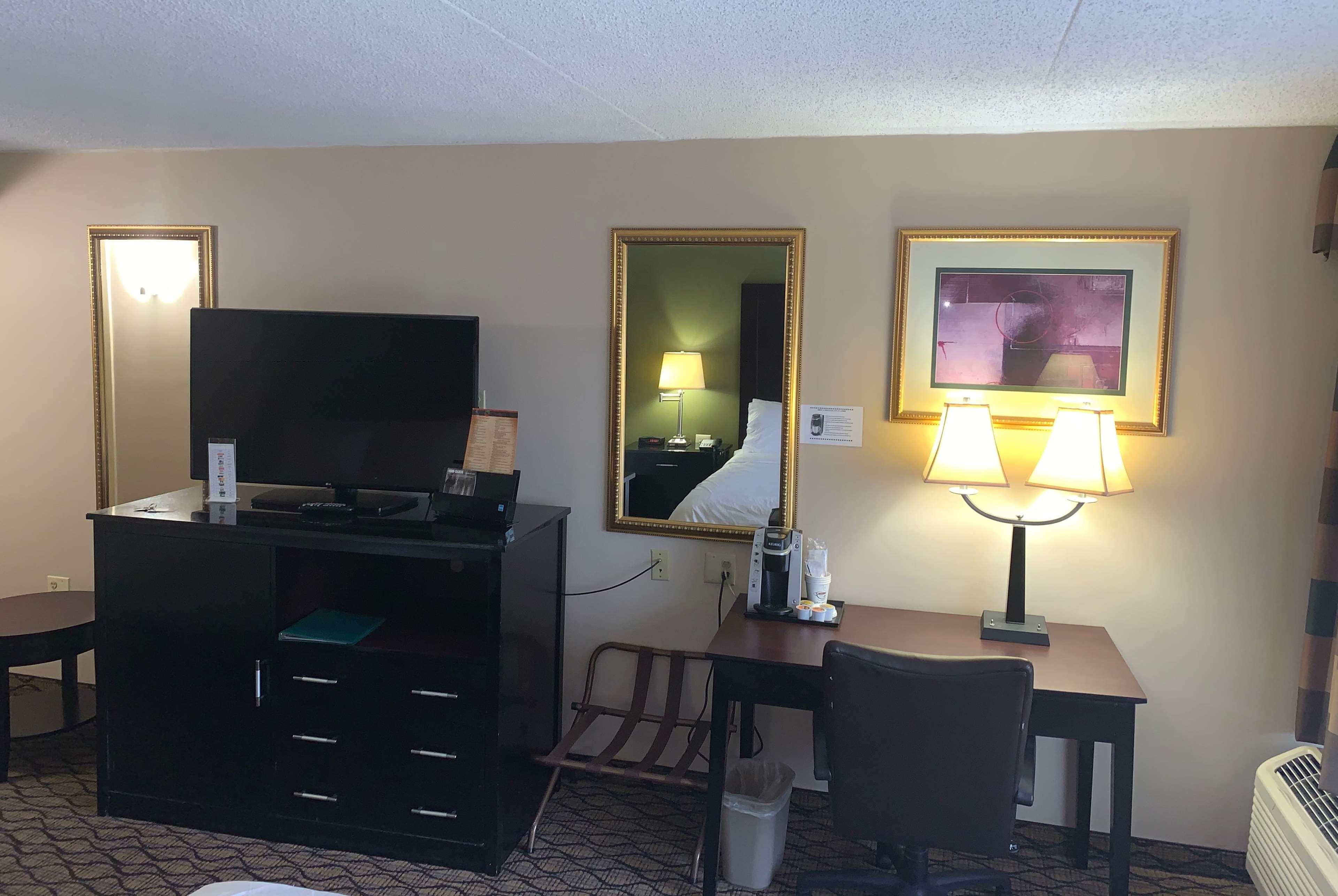 Wyndham Garden Totowa Hotel Екстериор снимка